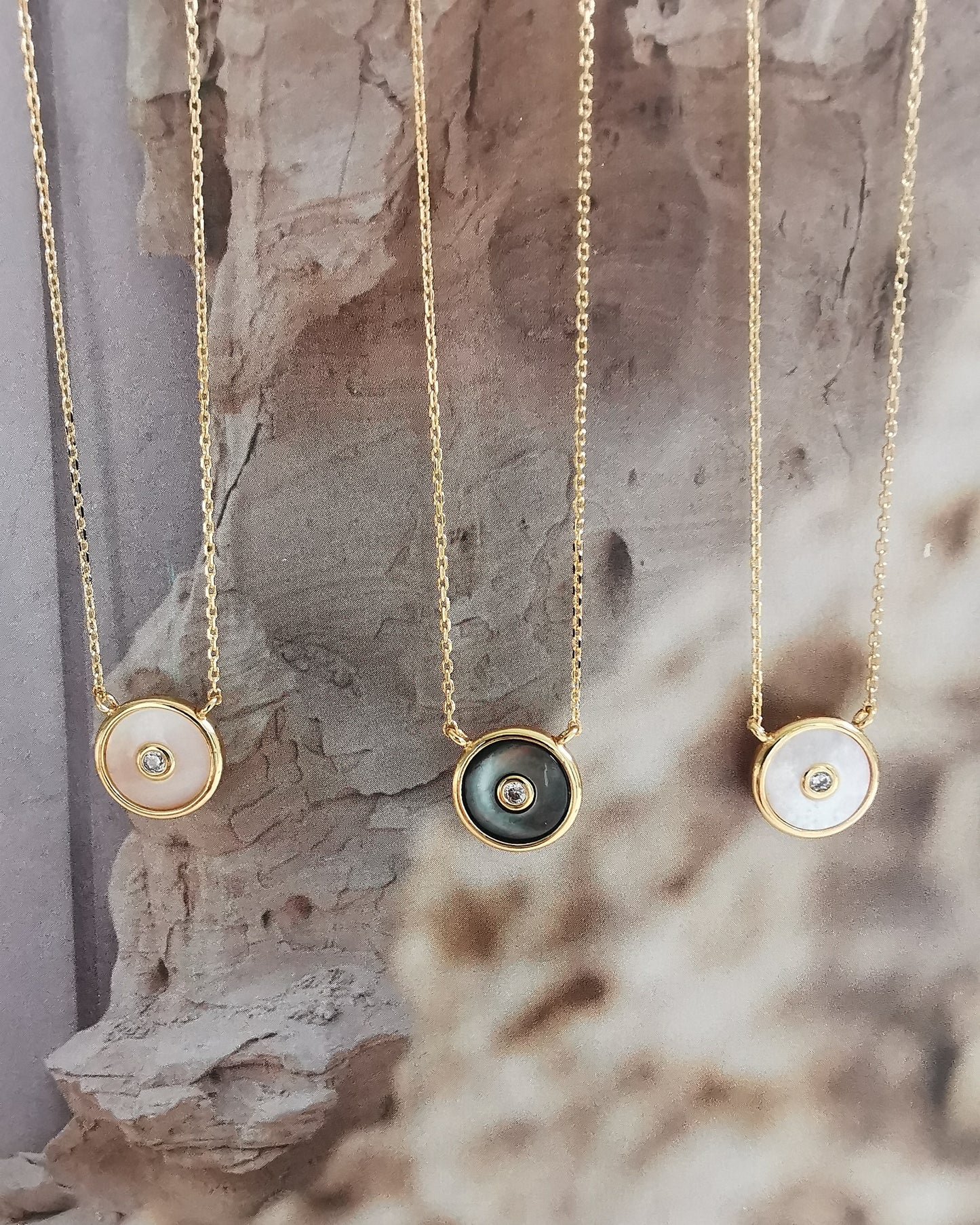 Mother of Pearl Pendant Necklace.