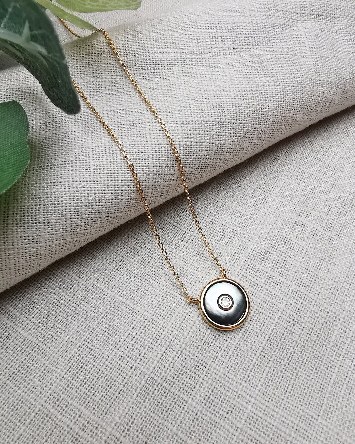 Mother of Pearl Pendant Necklace.
