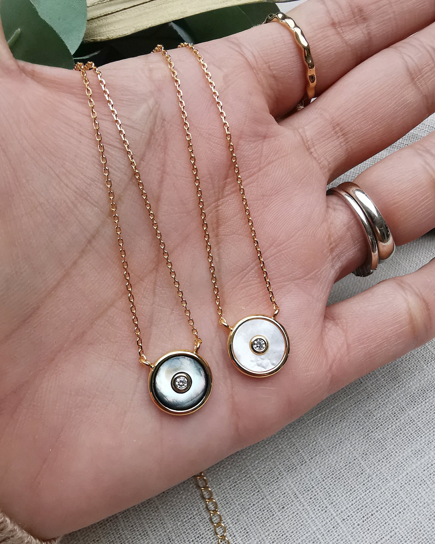 Mother of Pearl Pendant Necklace.
