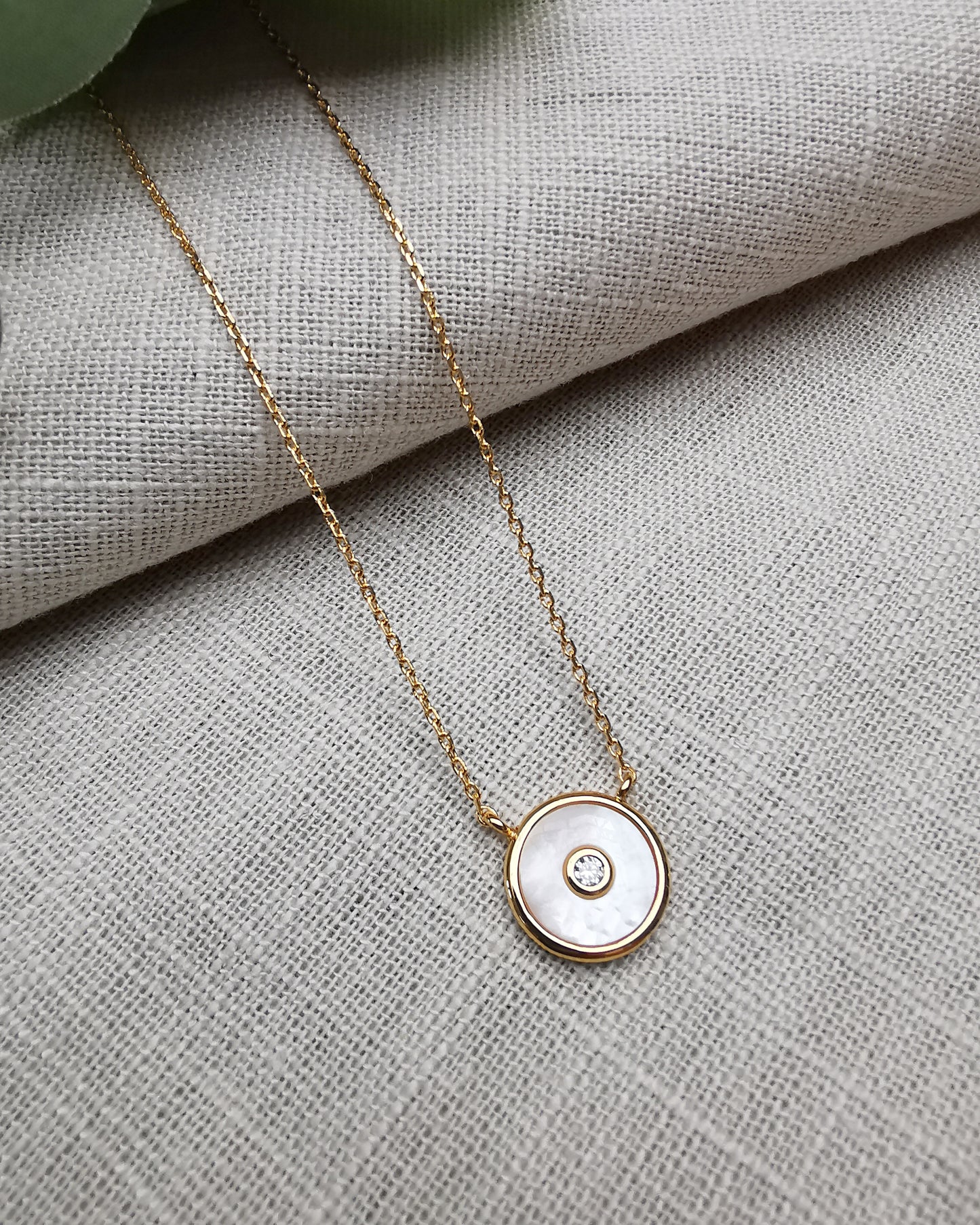 Mother of Pearl Pendant Necklace.