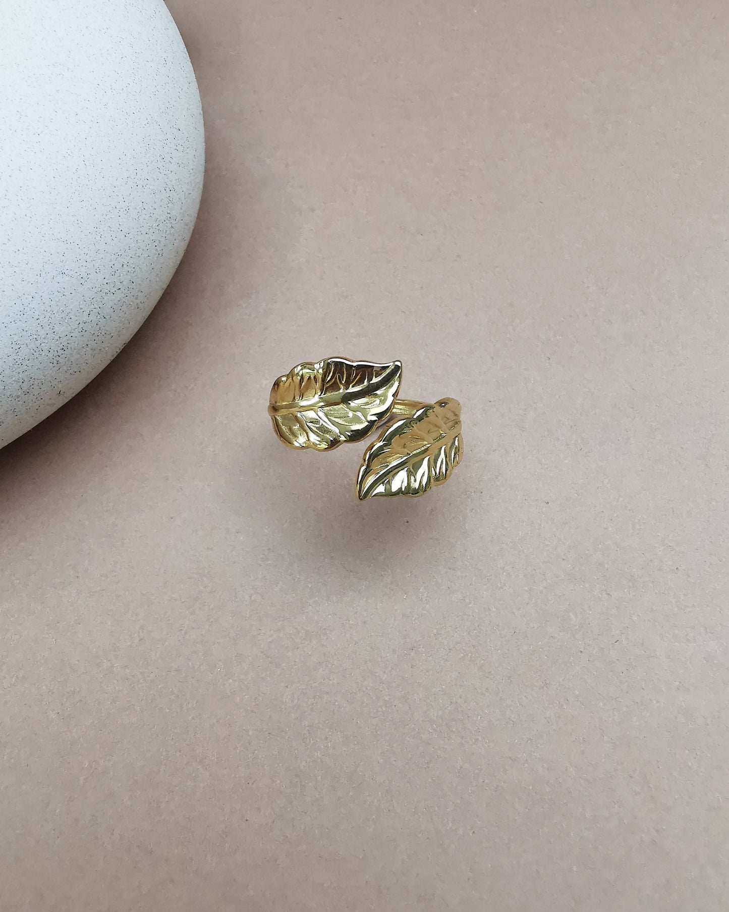 Chloe - Adjustable Doble Leaf Ring - Vinta Shop