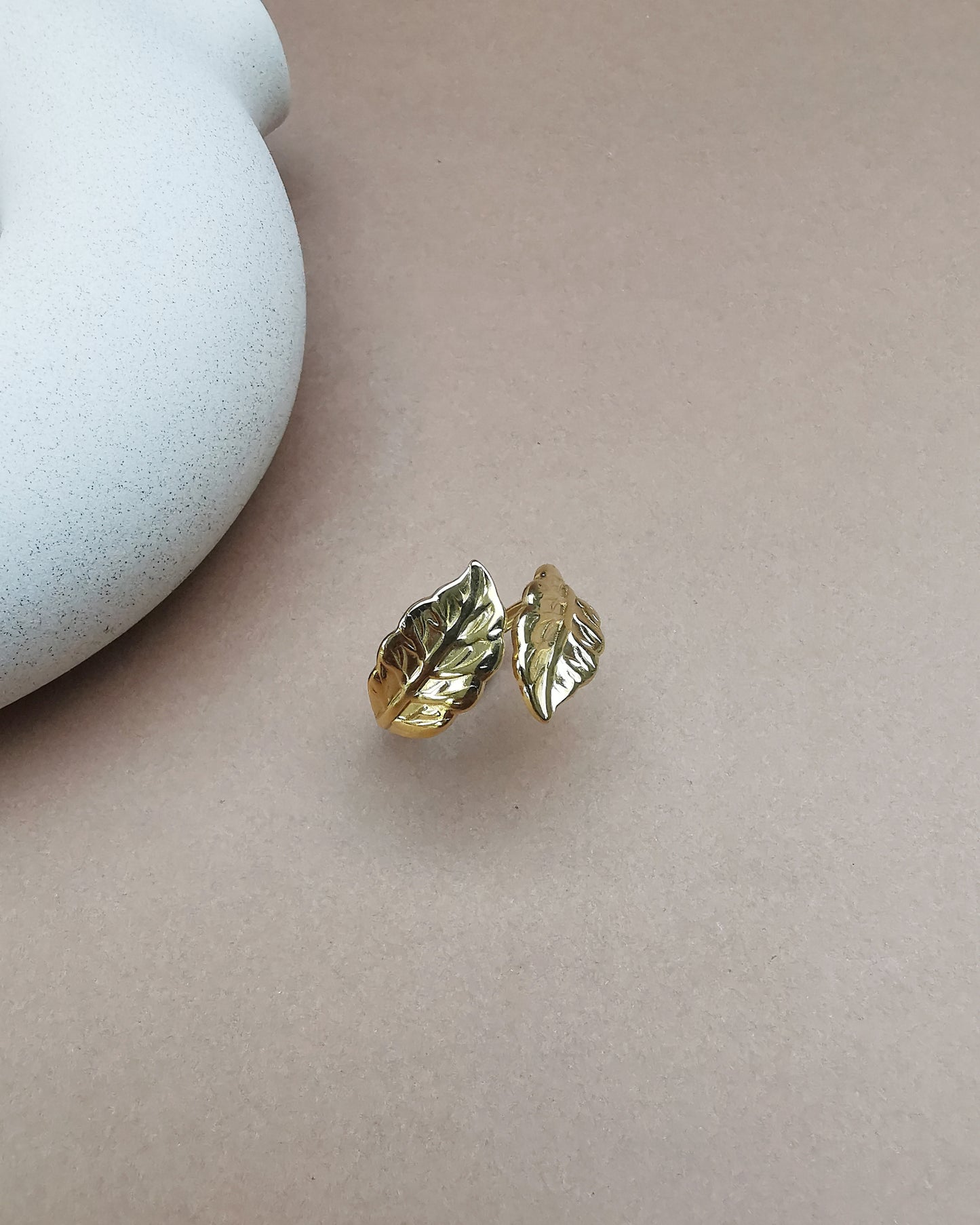 Chloe - Adjustable Doble Leaf Ring - Vinta Shop
