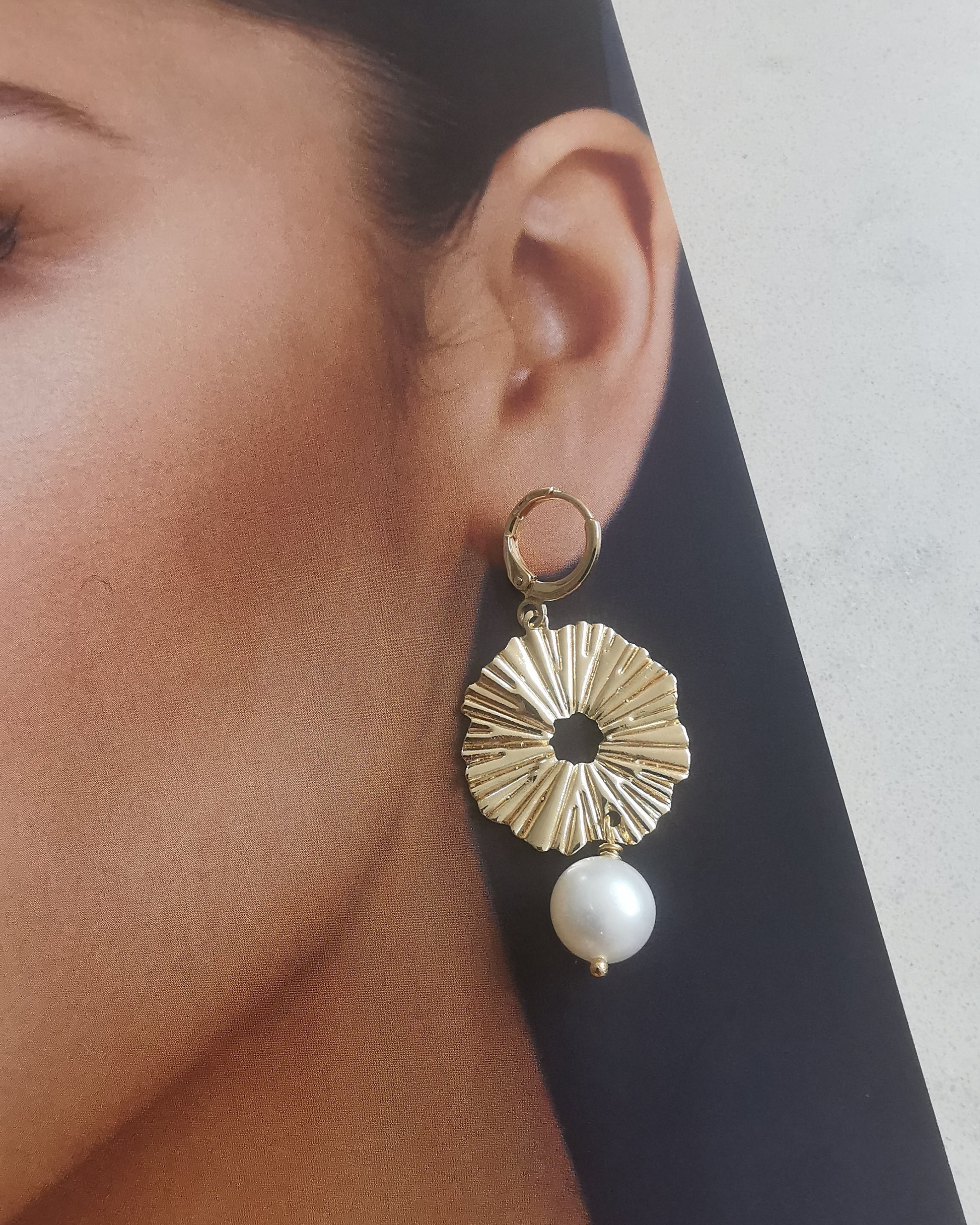 Freshwater Pearl Dangle Earrings. - Vinta Shop