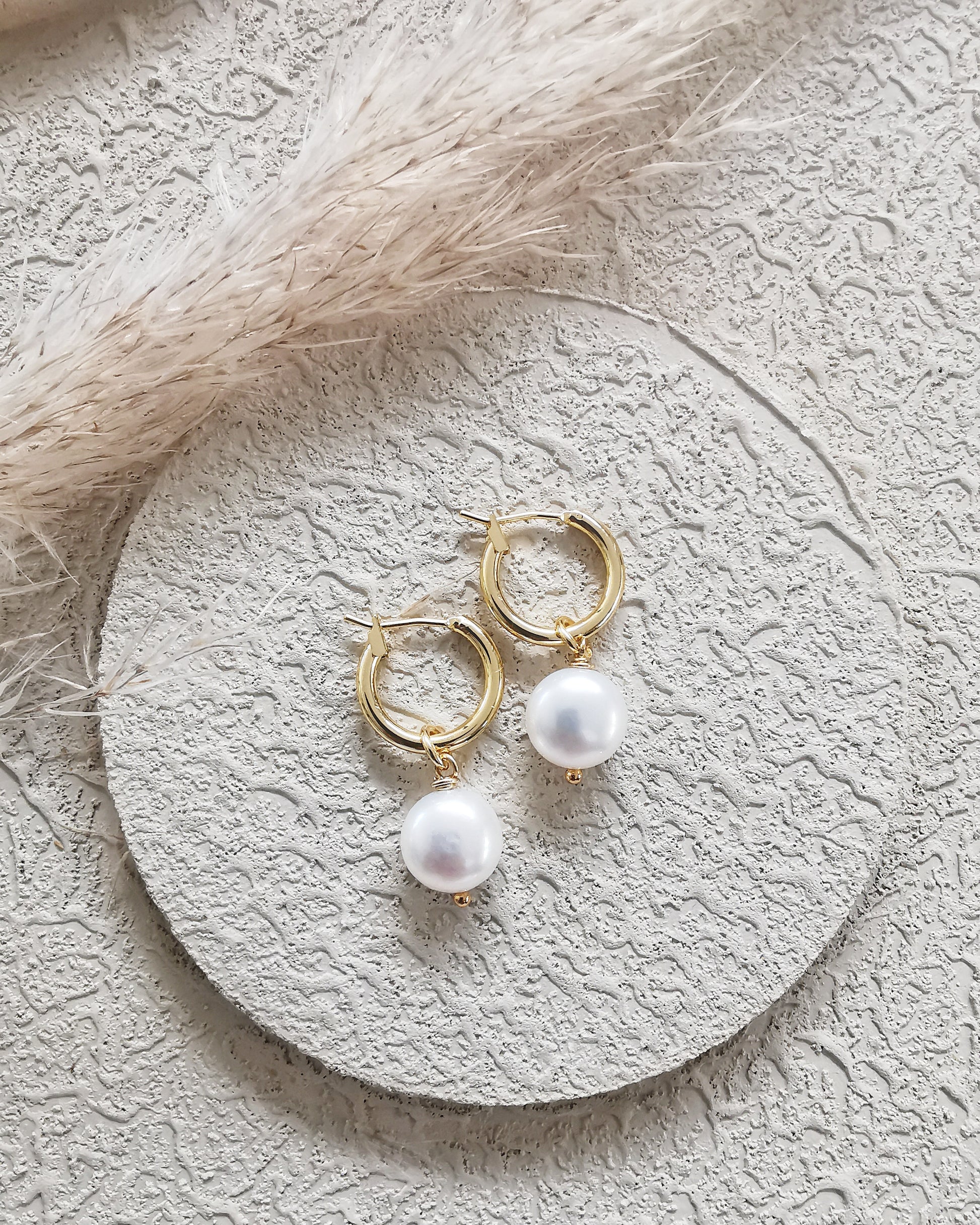 Detachable Hoop Earrings with Button Freshwater Pearl. - Vinta Shop