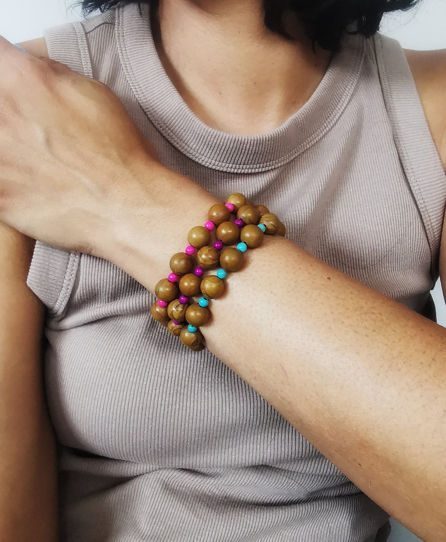 Brown Agate Elastic Bracelet with Purple Howlite Beads. - Vinta Shop