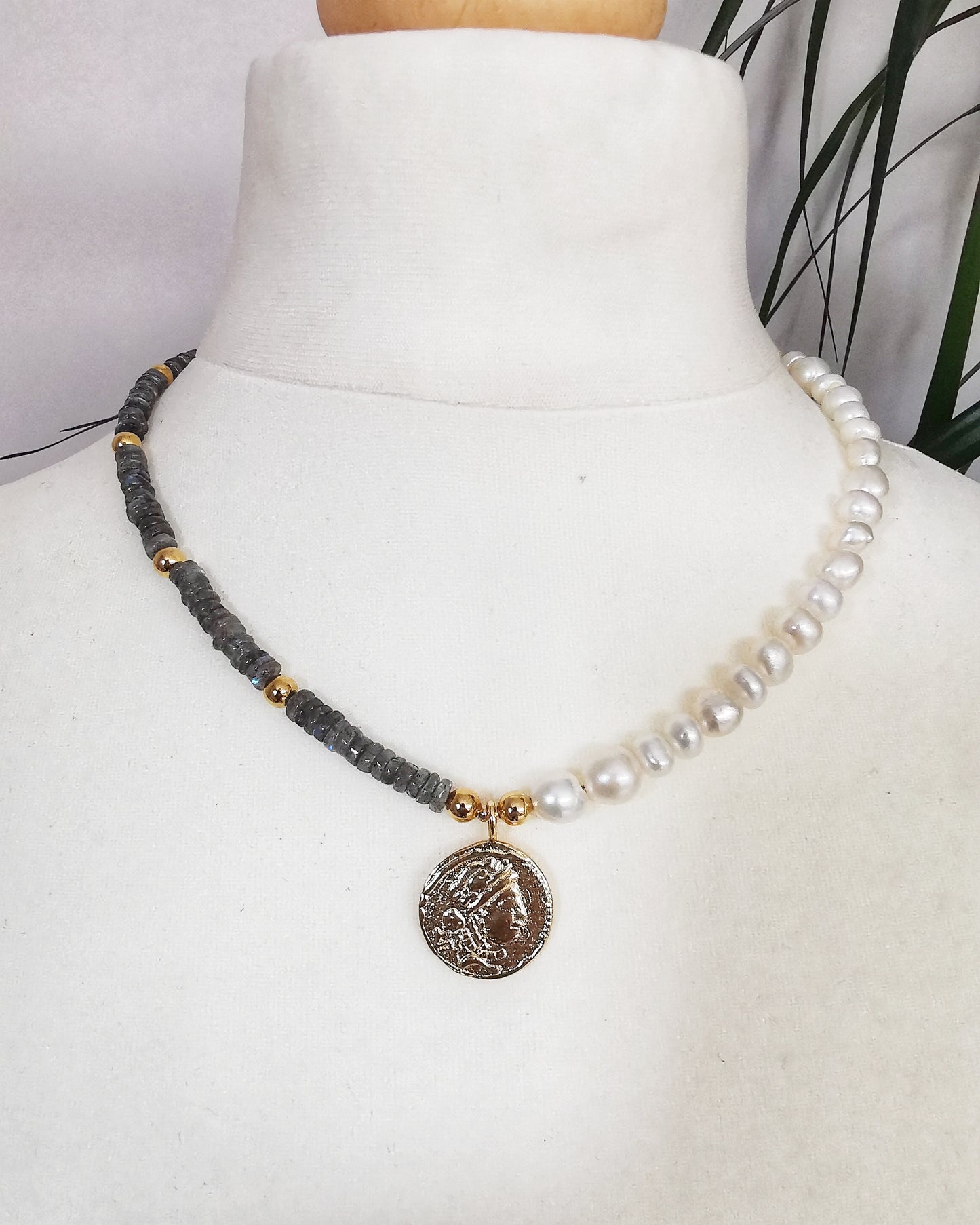 Labradorite and Freshwater Pearls Pendant Necklace