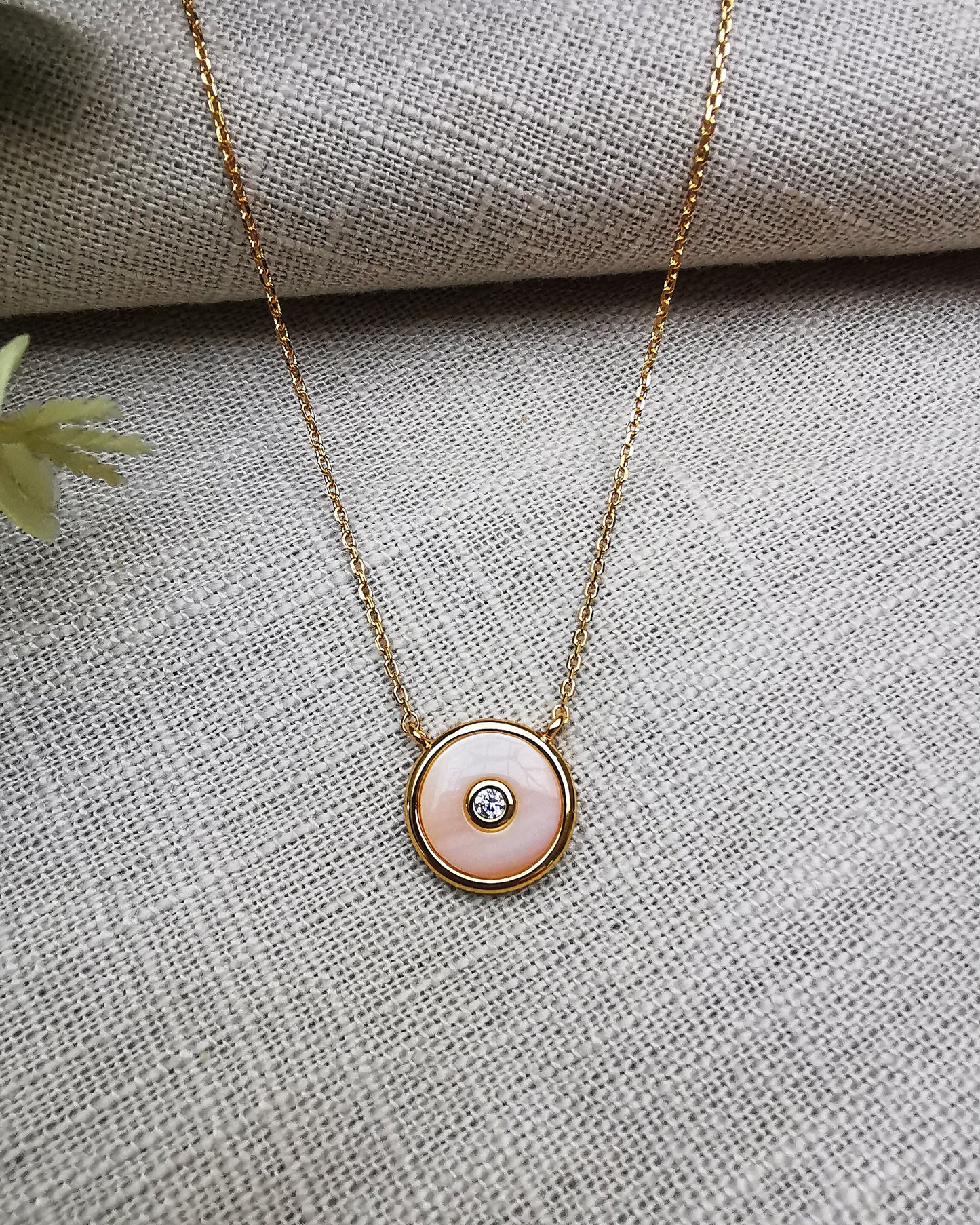 Mother of Pearl Pendant Necklace.