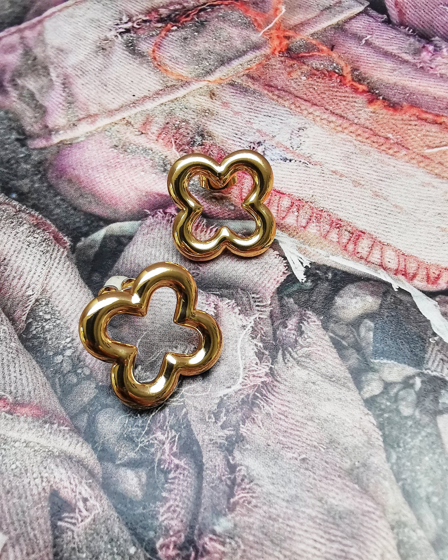 SAMANTHA || Four Leaf Flower Gold Earrings.
