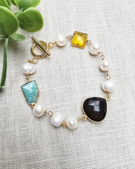 Frehswater Pearl Bracelet with Gemstones