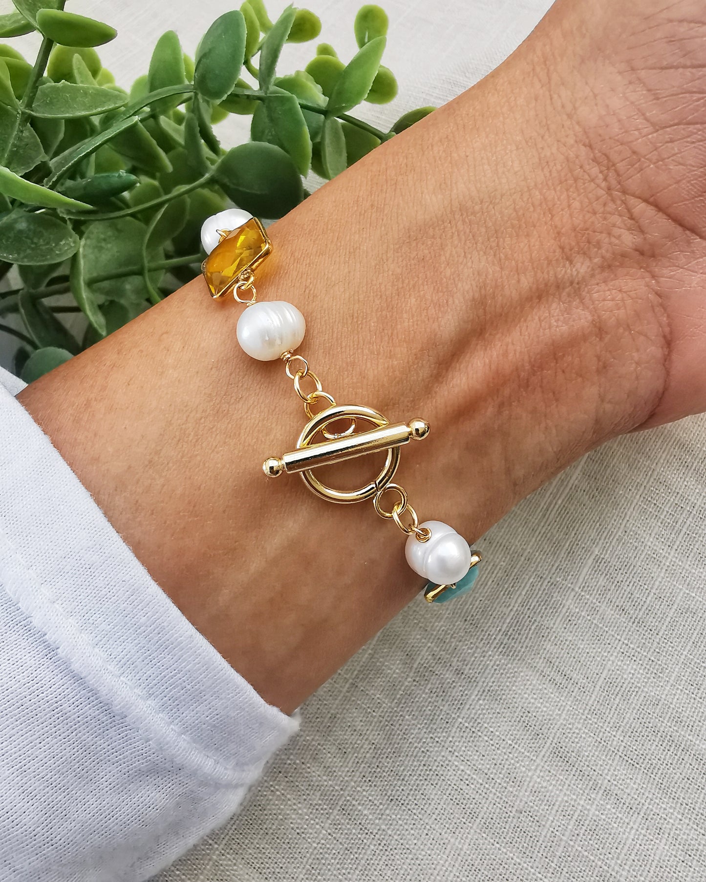 Frehswater Pearl Bracelet with Gemstones