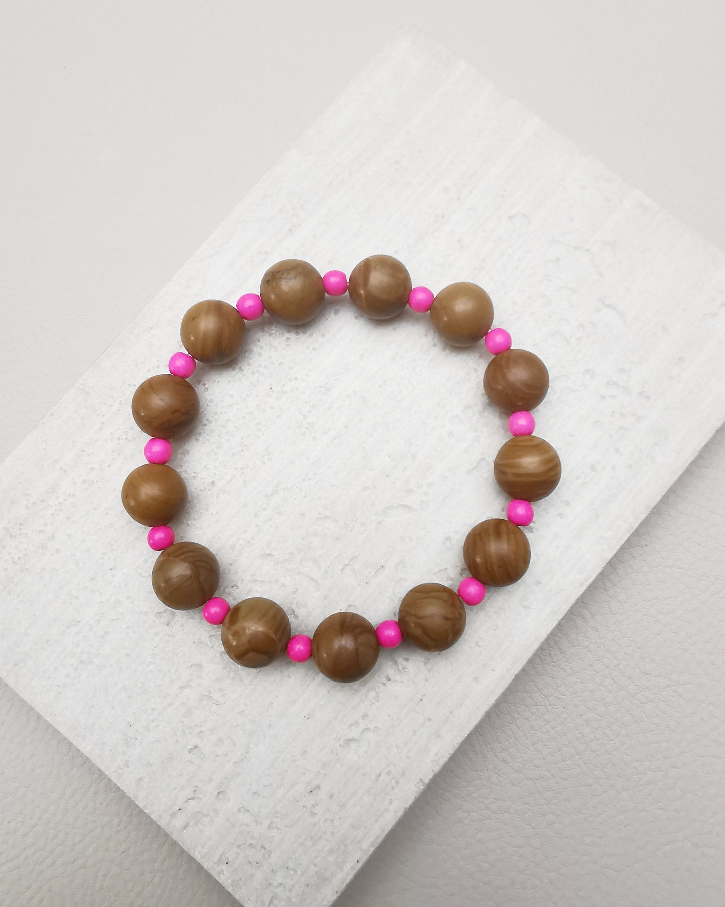 Brown Agate Elastic Bracelet with Hot pink Howlite Beads - Vinta Shop