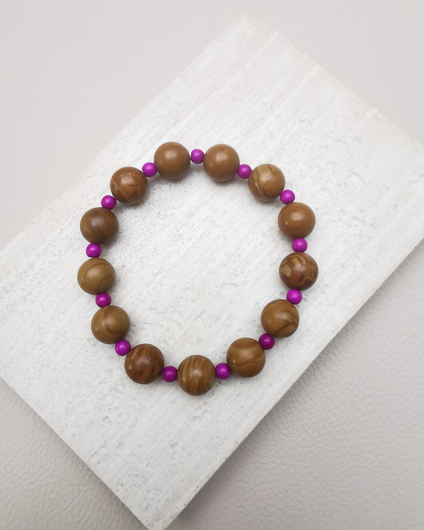 Brown Agate Elastic Bracelet with Purple Howlite Beads. - Vinta Shop