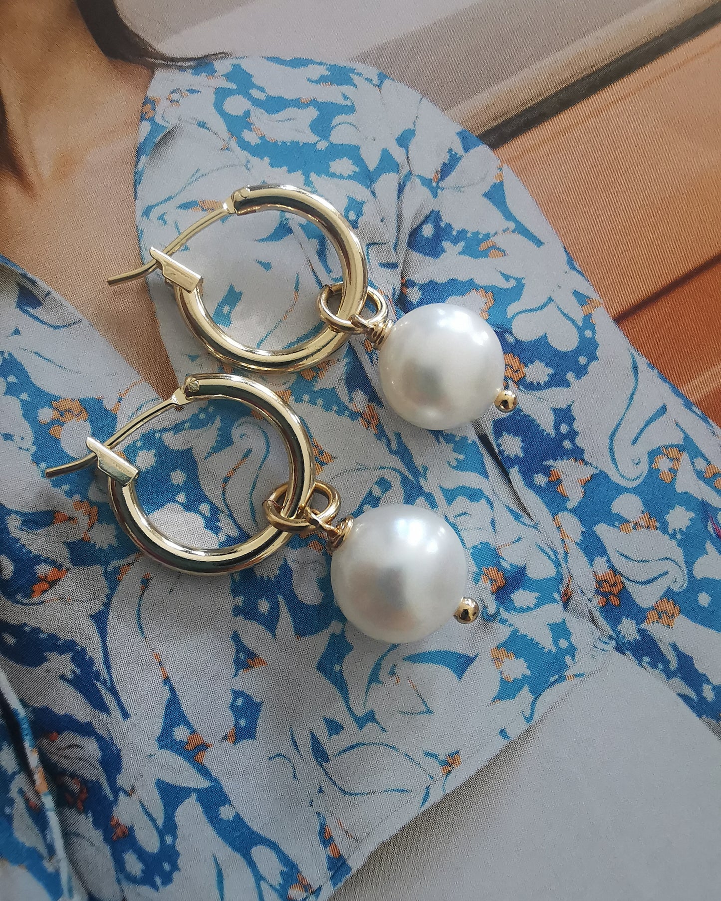 Detachable Hoop Earrings with Button Freshwater Pearl. - Vinta Shop