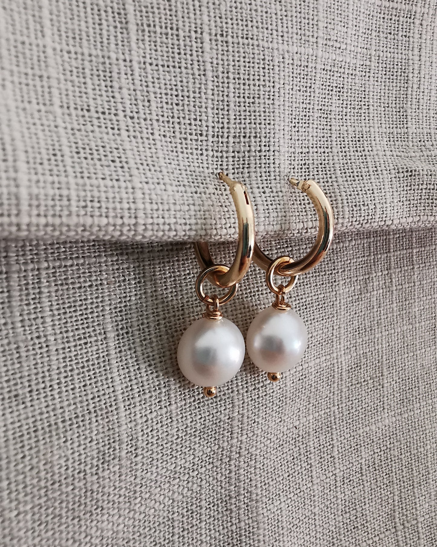 Detachable Hoop Earrings with Button Freshwater Pearl. - Vinta Shop