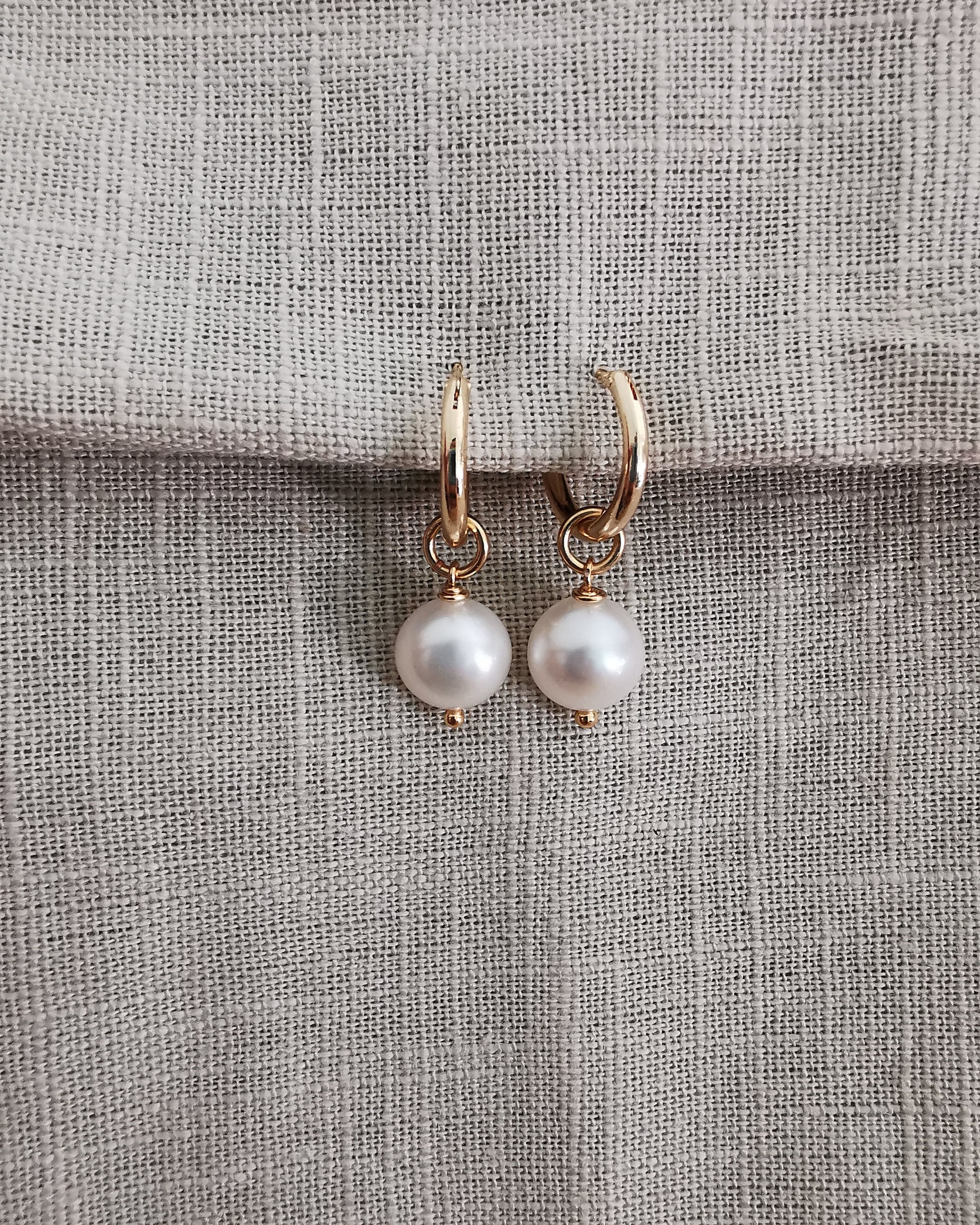 Detachable Hoop Earrings with Button Freshwater Pearl. - Vinta Shop